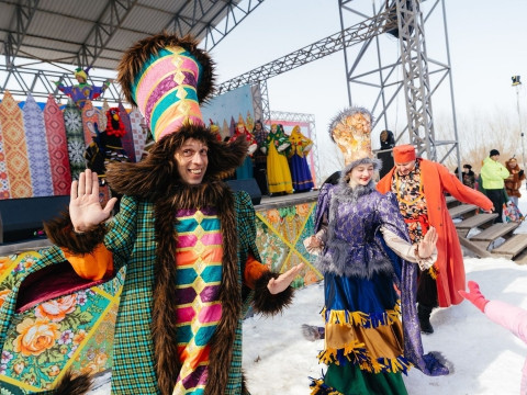 Весёлые народные гулянья на Алтае: как прошла Сибирская Масленица в Новотырышкино и Бийске