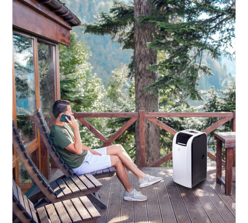 Мобильный кондиционер Electrolux EACM-12 RK/N6 Мобильный кондиционер Electrolux EACM-12 RK/N6