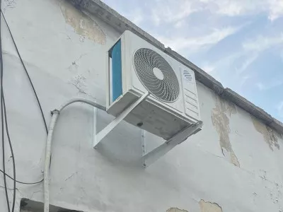 Установка кондиционера Loriot LAC-24 TA Neon в гараже Администрации г. Бийска — охлаждение 70 м² за один день