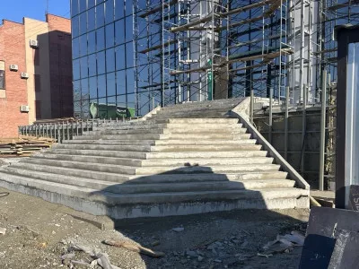 Монтаж системы антиобледенения для Ланта-Банка в Новосибирске: Безопасность и комфорт с компанией "Буран Климат"